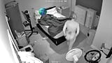 Stiefmoeder sluipt naakt de slaapkamer van stiefzoon binnen tijdens de nacht dat ze geil voelt snapshot 1