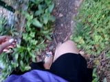 Joana v0mit cd wandelend in de natuur, benen, hakken, nagels tonend snapshot 2