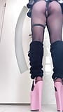 ブロンドの女装hellpunk_meowブラックピンクスタイルのバイブレーターで自慰行為4K snapshot 1