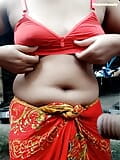 De badvideo van mijn stiefzus. Mooi Bengaals meisje met grote borsten onder de douche volledig naakt snapshot 13