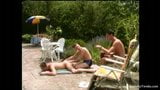 Tre ragazzi volgari in una giornata di sole in viaggio di sesso anale a bordo piscina snapshot 1