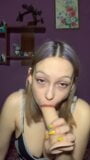 Sashasweet69 lutscht einen Dildo und zeigt eine Meisterklasse snapshot 5