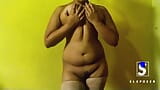 Sri Lankaanse tiener toont haar grote borsten snapshot 16
