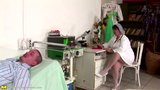 El gran culo de los doctores es perforado y preñado snapshot 1