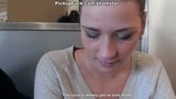 Vrouw neukt hard in het café! snapshot 4