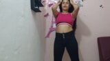 Sexy latina adolescente com bunda grande fazendo striptease e dedando sua bunda grande e apertada snapshot 2