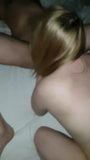 Blonde Blondine lutscht Schwanz und zeigt Löcher snapshot 6