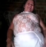 Abuela hace baile caliente snapshot 2