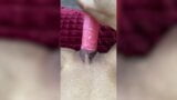 Close-up masturbatie met grote roze dildo en krachtige roze vibrator snapshot 10