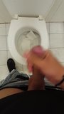 cum in my hand, sborro nel bagno pubblico snapshot 2