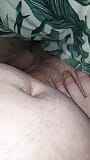 Üvey anne battaniyenin altında üvey oğlunun yarağını sıvazlıyor snapshot 1