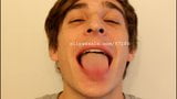 Fetiche de lengua gay - logan tongue part5 video1 snapshot 2