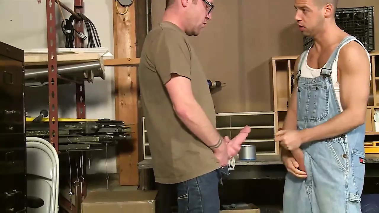 horny worker | xHamster