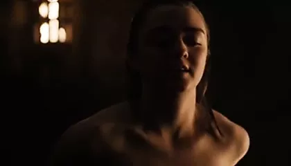 Maisie Williams Naked | xHamster