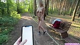 Public dare - la sorellastra cammina nuda all'aperto nel parco e gioca con il vibratore remoto nella sua figa snapshot 13