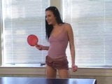 Ping pong au spéculum et elle est sexy snapshot 1