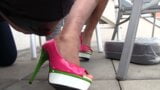 Dominare feminină cu venerare de pantofi snapshot 15