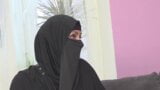Мачеха в отчаянии, мусульманская женщина нуждается в помощи, испытывает оргазм snapshot 4