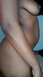 Sexy bubbling_booty akhirnya bermain dengan vaginanya membuat dia cum snapshot 13