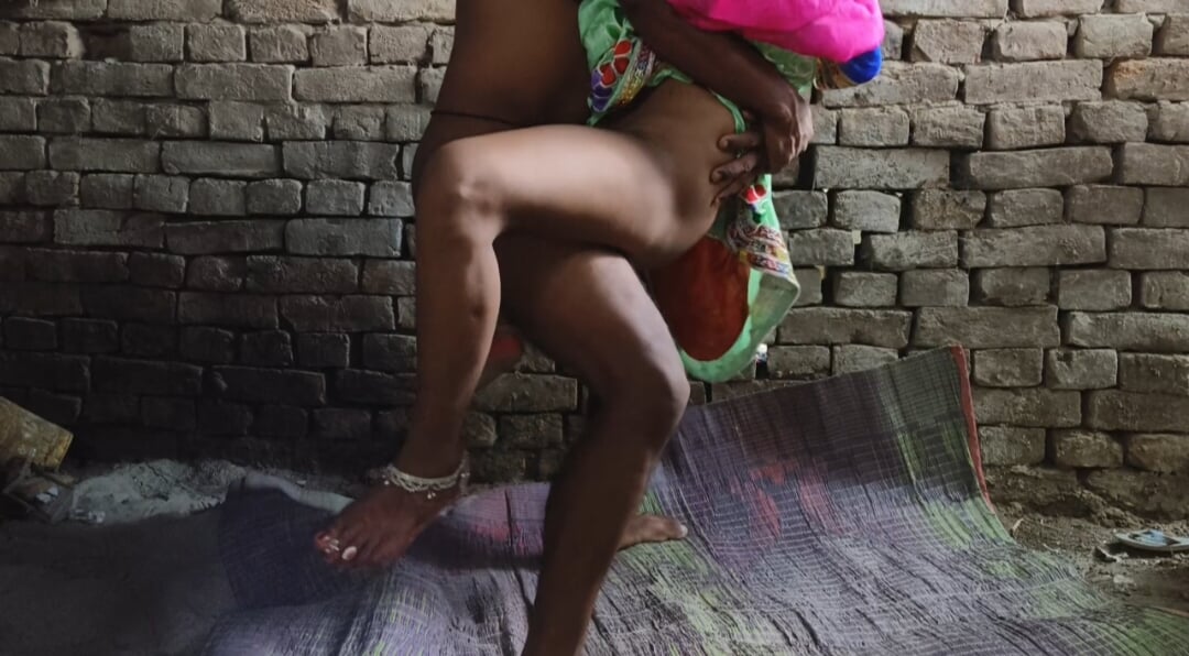 Indian Desi village dehati housewife ki paroshi jija G apne bhabhi ko doggy style me hard sex viral videos (hindi audio)