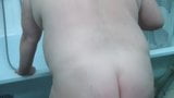 Une BBW se masturbe la chatte avec un jouet et squirte snapshot 3