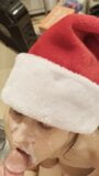 Mrs. Claus, bekommt eine Gesichtsbesamung von Santa snapshot 9