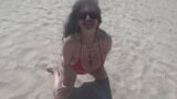 38dd MILF de plage en bikini rouge snapshot 6