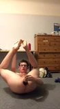 Twink Schwuchtel mit einer Flasche im Arsch snapshot 2