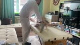 Dicky Masseur fickt sportlichen Twink während der Massage snapshot 7