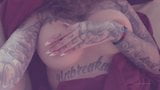 Sabrina Sawyers nackt tätowiertes Tattoo, sexy große Möpse snapshot 9