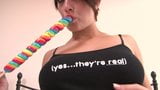 Brutale Natalie likt een lange lolly in haar slipje snapshot 1