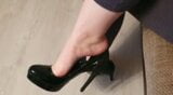 High heels, dangling feet snapshot 4