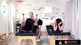 ALL GIRL МАССАЖ - симпатичные крошки в межрасовом тройничке во время массажа для двоих snapshot 10