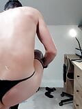 Striptease 7 (heet mietje in zwarte latex leggin) snapshot 7