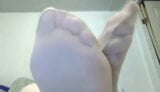 Tu veux sentir mes pieds en nylon BBW? snapshot 4