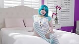 Trans angels - prepárate para la sola de chica trans más caliente con la sexy Sarina Valentina vestida con pijama snapshot 2