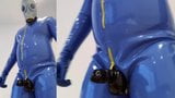 Full gummi kantning och cumming inuti kuk latex slida snapshot 10