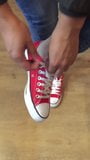 Latina en rojo converse vista previa snapshot 3