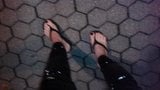 Flip-Flops und Latexhosen snapshot 2