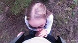 Studentin mit Brille lutscht Schwanz & Arschficken im Wald snapshot 5