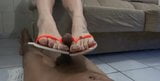 Goddessgrazi-orange flip flops trabajando con el pie snapshot 1