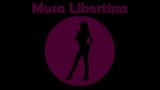 Sexy e glamour matura si masturba con il suo dildo nero snapshot 1