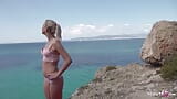 Exploradora alemana - casting de sexo en la playa de Mallorca con Julia Parker snapshot 7