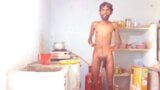 Deel 5 hete jongen Rajeshplayboy993 masturbeert zijn grote pik en komt klaar. kookvideo snapshot 16