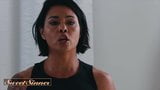 Aziatische milf Dana Vespoli berijdt geïnkte dekhengst, kleine handen snapshot 4