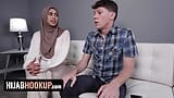 Vile, professeur de fac, profite d’une jeune étudiante vulnérable - connexion en hijab snapshot 6