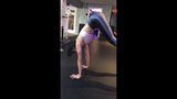 Allenamento di Nina Dobrev - colpi al culo e grande zoccolo di cammello snapshot 2