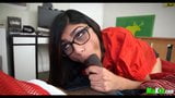 Mia Khalifa en el dormitorio snapshot 1