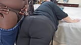 Sexy big ass curvy blonde milf in yoga pants twerking & menggoda black guy, mengakibatkan cum on ass (shooting big load) snapshot 6