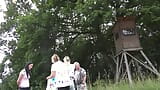 Des filles sexy à la chatte étroite font la fête en plein air en mini-jupe, culotte à jupe courte et pas de culotte snapshot 2